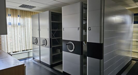 kantoor stofzuiger bezemschoon opleveren. Archief afvoeren. Archief vernietiging. Kantoor leeghalen Rotterdam